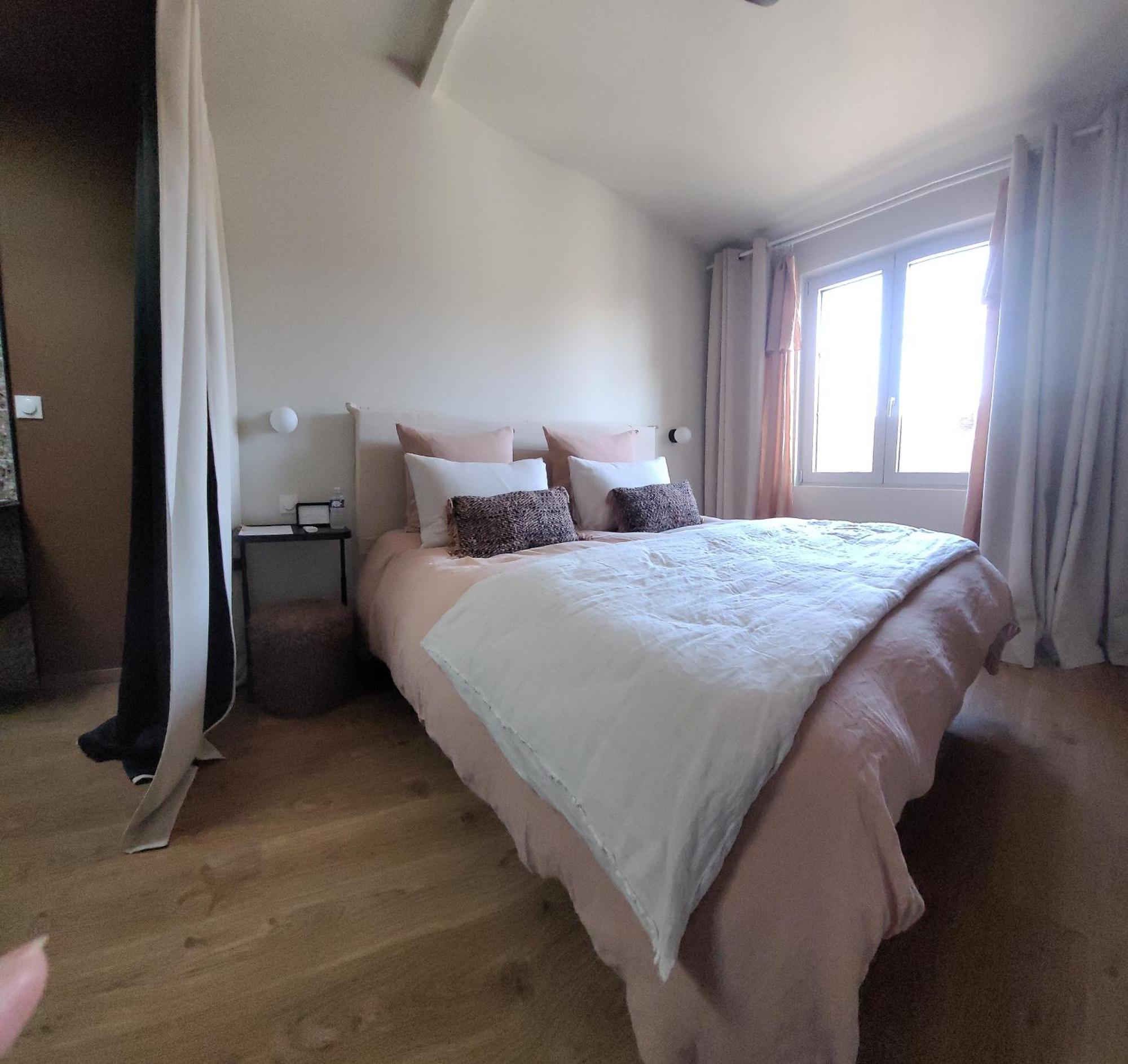 Tresors De Sens Bed and Breakfast Exteriör bild
