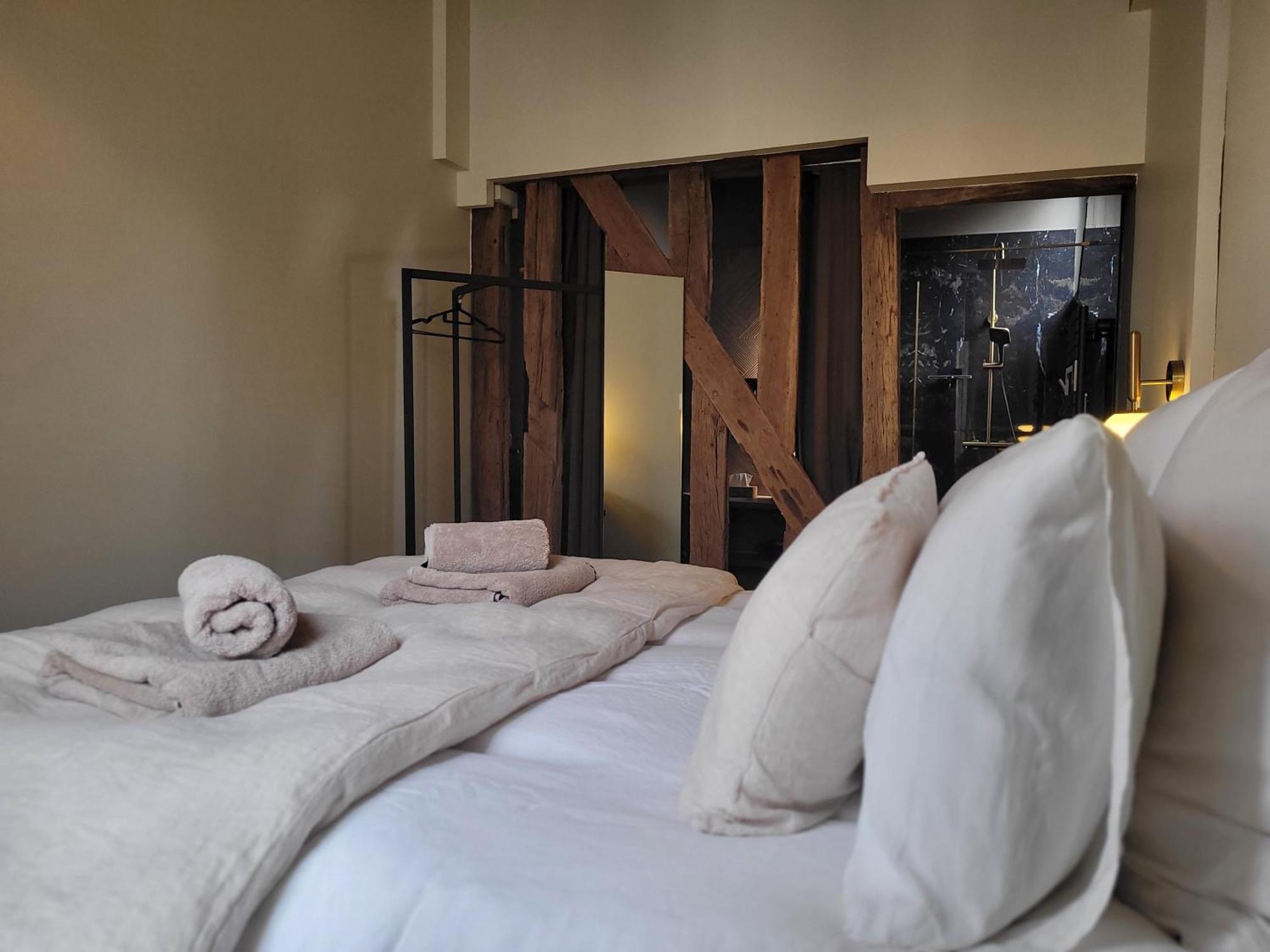 Tresors De Sens Bed and Breakfast Exteriör bild