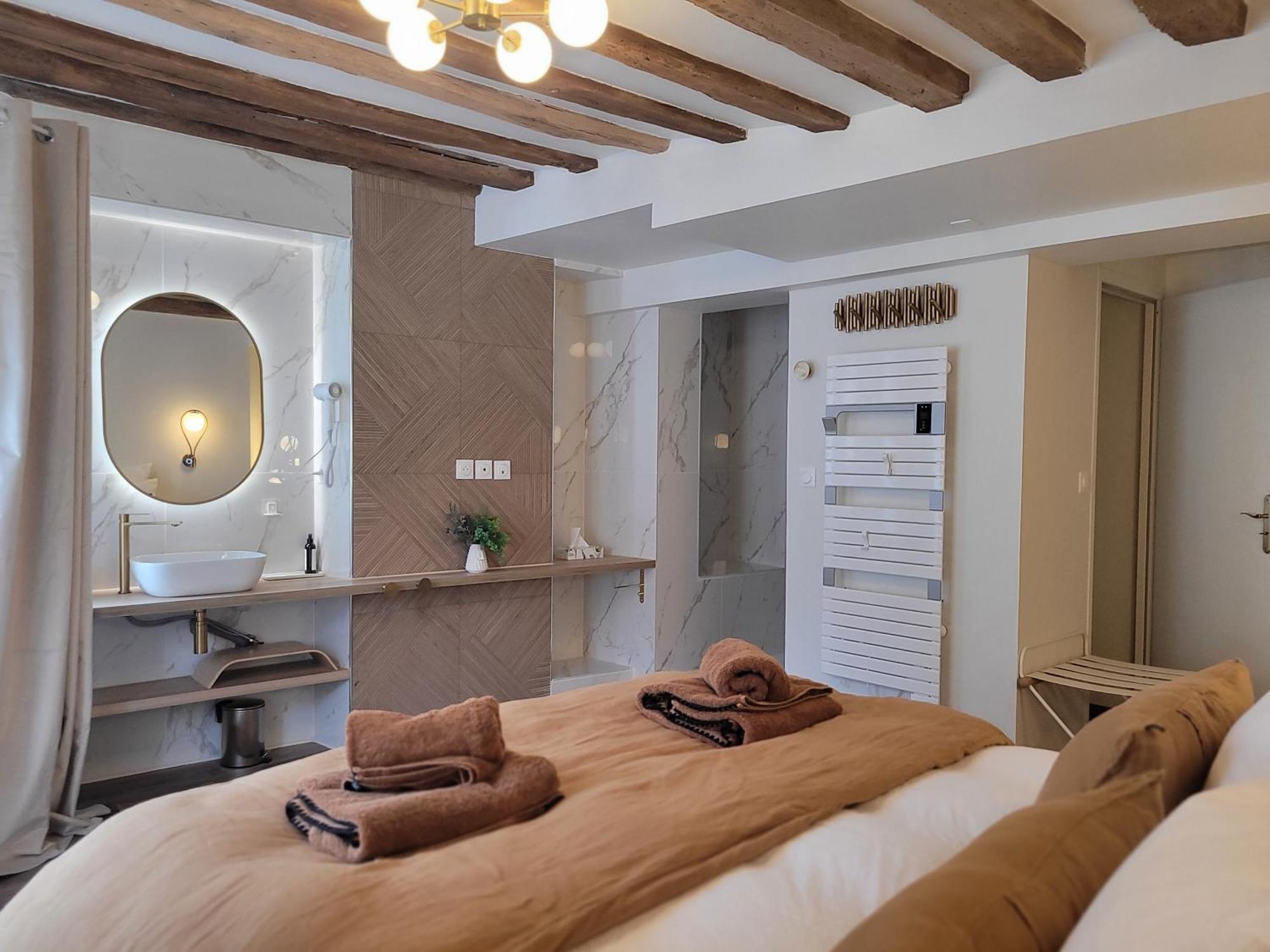 Tresors De Sens Bed and Breakfast Exteriör bild